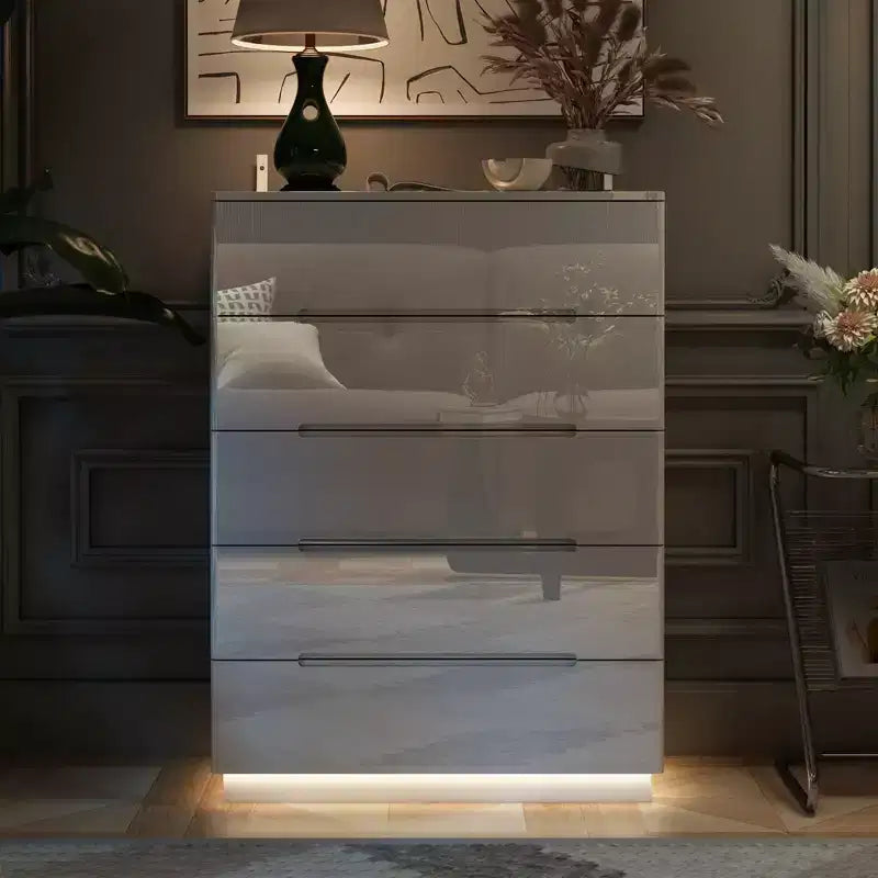 Commode à 5 tiroirs laquée brillante avec poignée dissimulée et éclairage sous-jacent