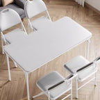 Table pliante 47", table de jeu portable robuste avec plateau en cuir PU et pieds en métal, aucun assemblage requis, utilisation intérieure et extérieure, table uniquement